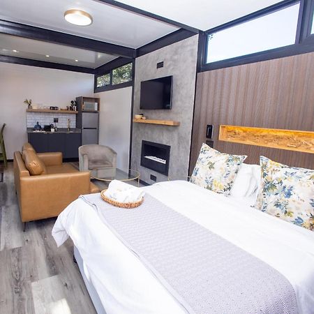 Coral Wood Self Catering Suites And B&B อีสต์ลอนดอน ภายนอก รูปภาพ