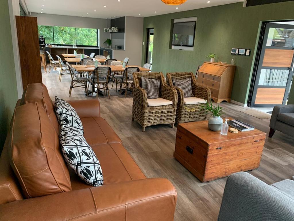 Coral Wood Self Catering Suites And B&B อีสต์ลอนดอน ภายนอก รูปภาพ