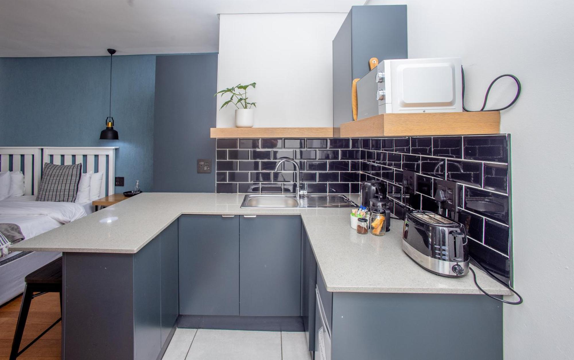 Coral Wood Self Catering Suites And B&B อีสต์ลอนดอน ภายนอก รูปภาพ