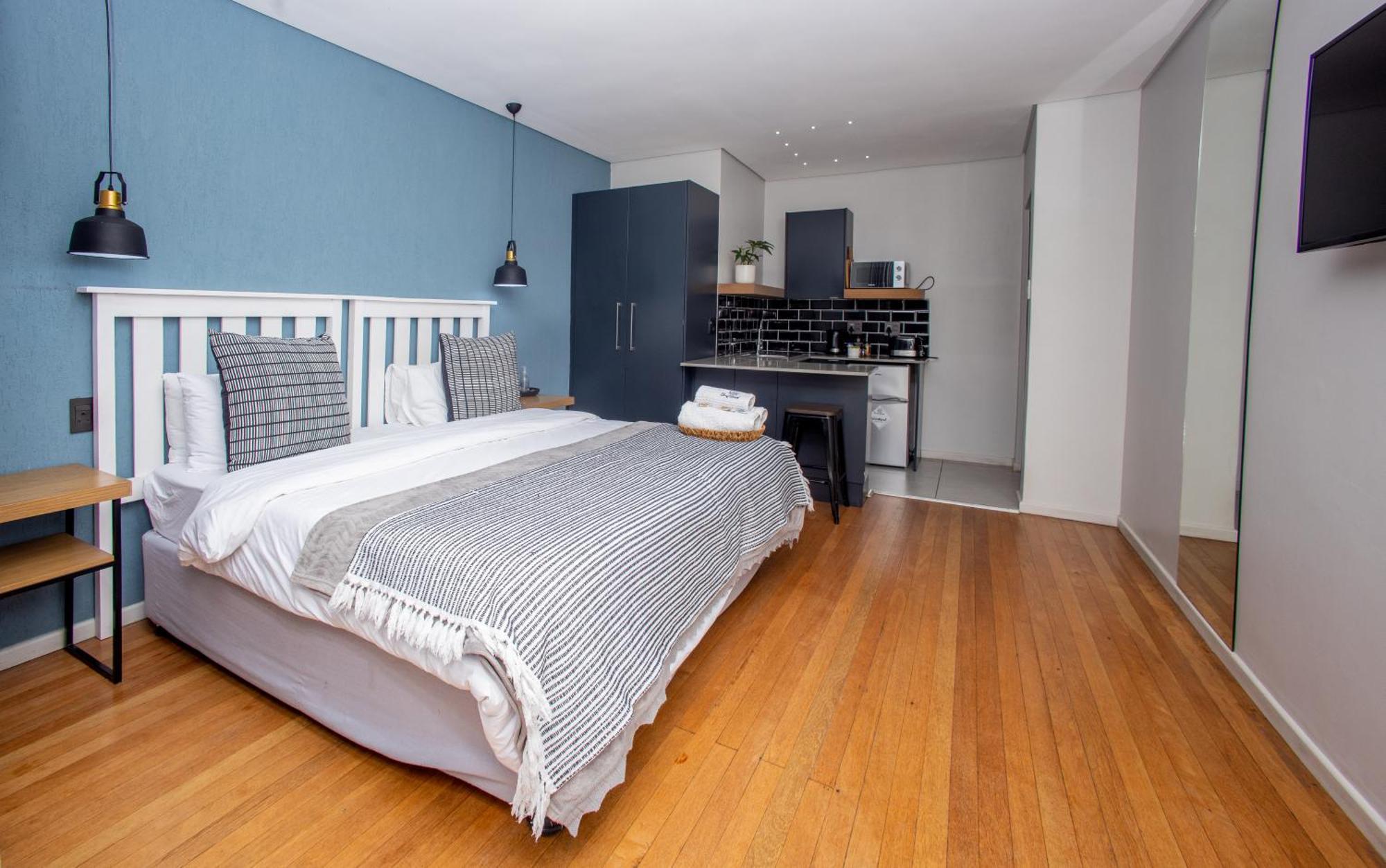 Coral Wood Self Catering Suites And B&B อีสต์ลอนดอน ภายนอก รูปภาพ