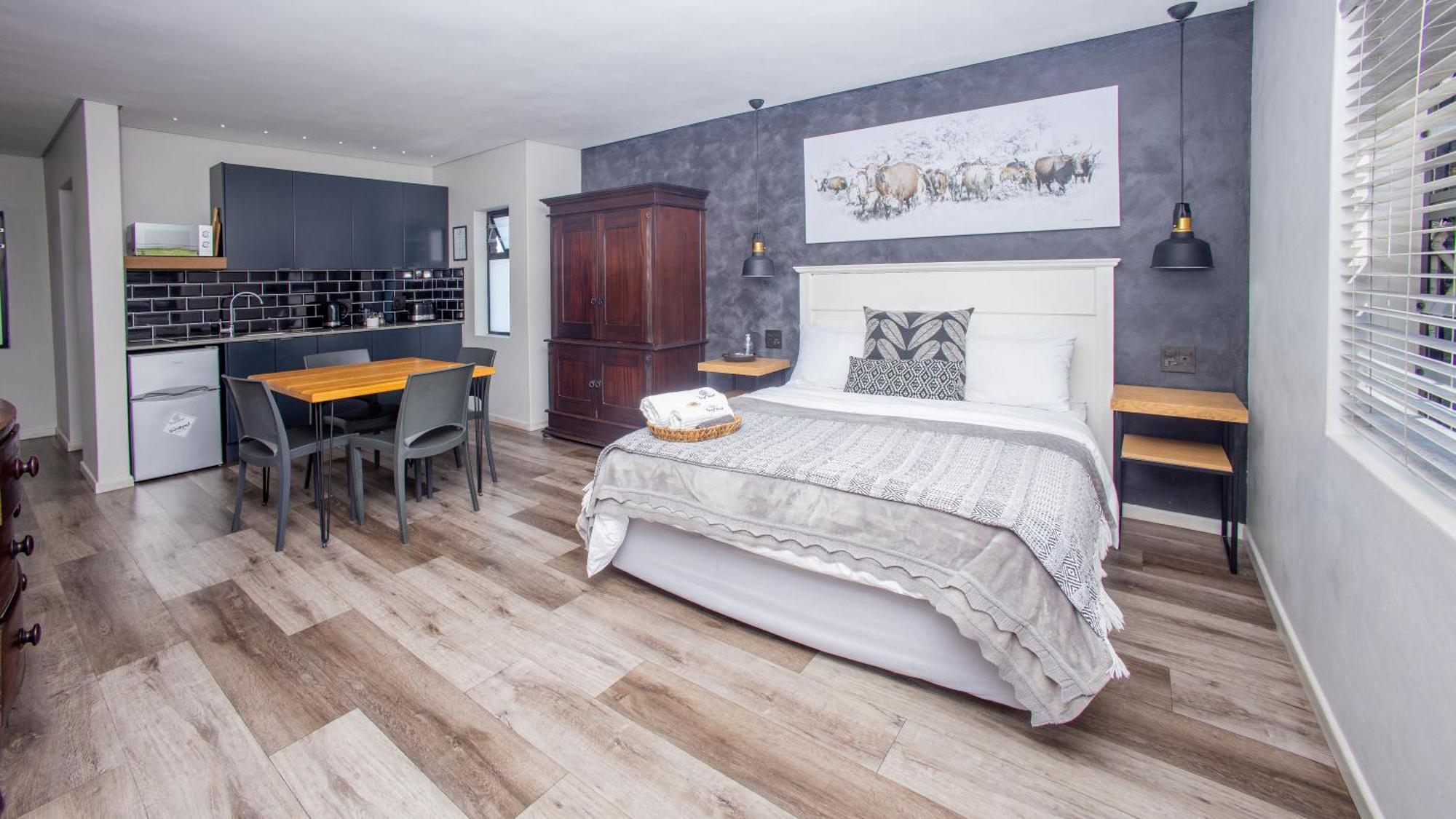 Coral Wood Self Catering Suites And B&B อีสต์ลอนดอน ภายนอก รูปภาพ