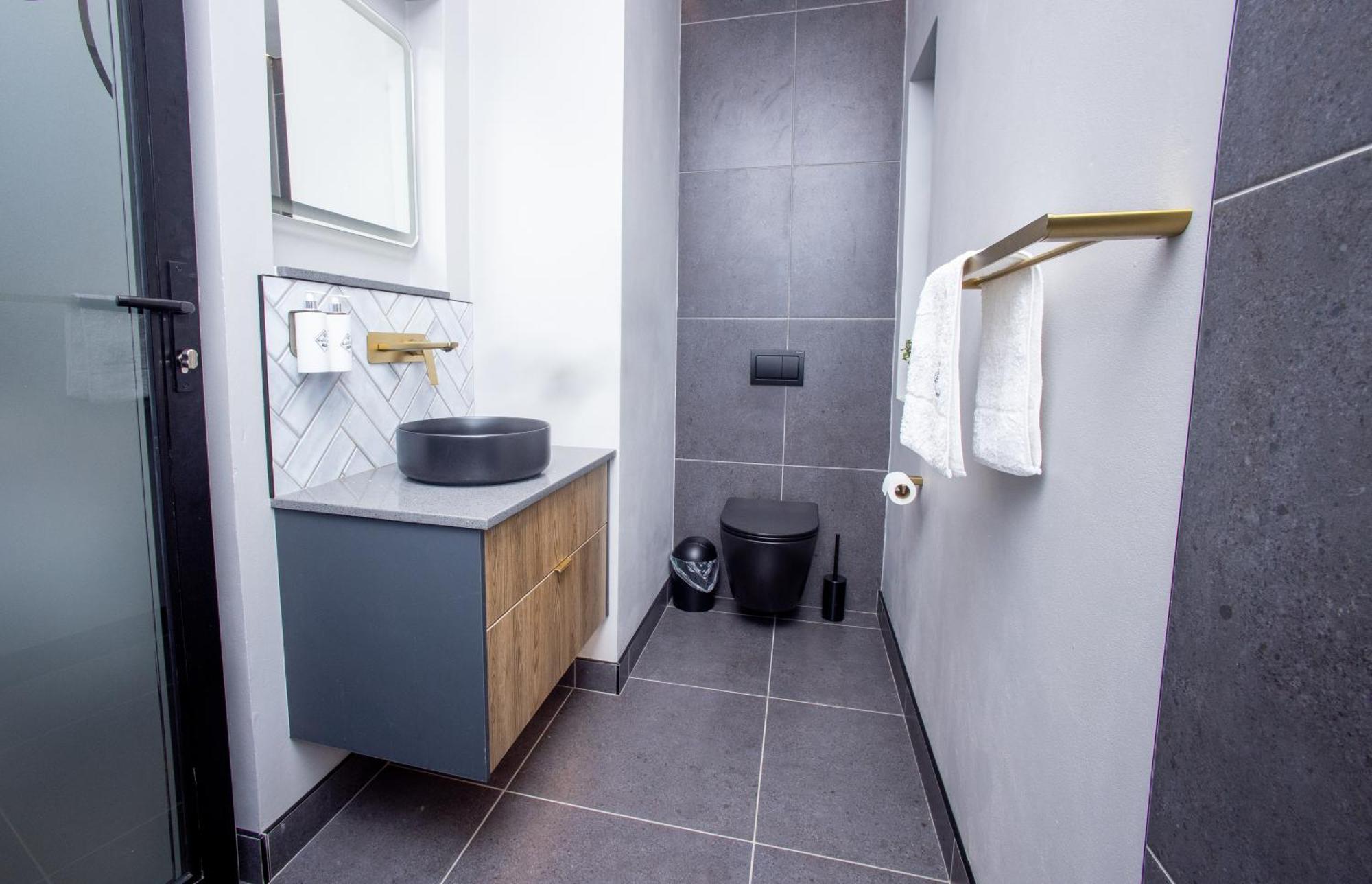 Coral Wood Self Catering Suites And B&B อีสต์ลอนดอน ภายนอก รูปภาพ